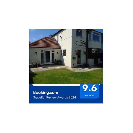 Tea In Liverpool - Private - Quiet - Ground Floor - En-Suite - Walk-In-Shower Exterior foto
