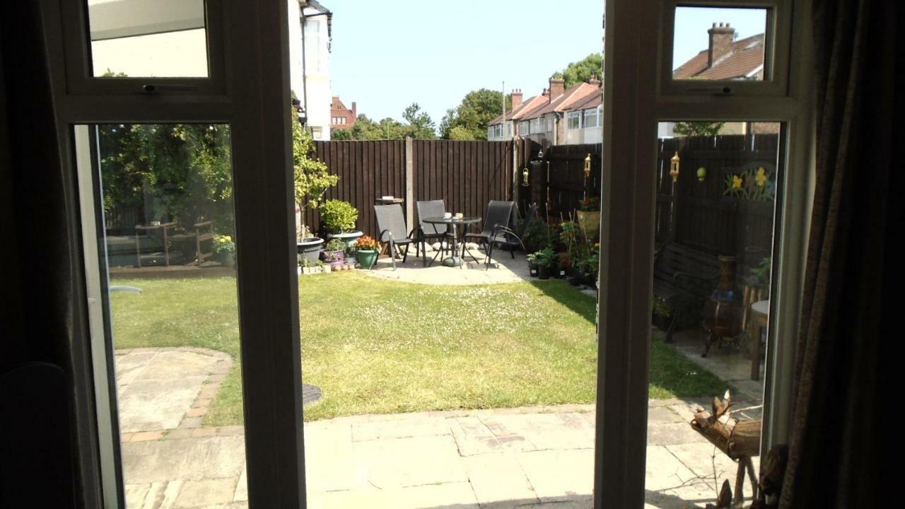 Tea In Liverpool - Private - Quiet - Ground Floor - En-Suite - Walk-In-Shower Exterior foto