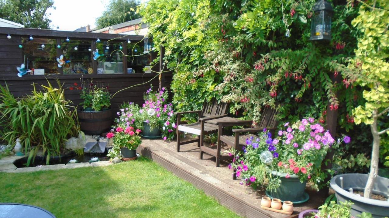 Tea In Liverpool - Private - Quiet - Ground Floor - En-Suite - Walk-In-Shower Exterior foto
