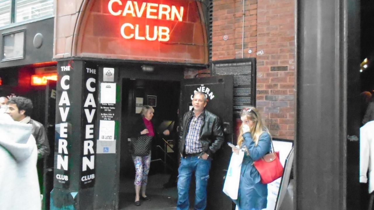 Tea In Liverpool - Private - Quiet - Ground Floor - En-Suite - Walk-In-Shower Exterior foto